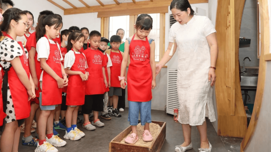 之道：72个情绪价值营造标杆案例不朽情缘平台网站旅游餐饮场景破局(图2)